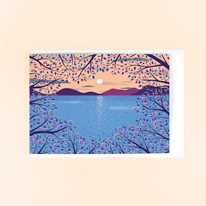 Tarjeta de felicitación: una vista a través de los árboles: ilustración de la naturaleza, arte de una escena de lago, puesta de sol, tarjeta de felicitación en blanco tamaño A6