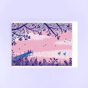 湖の夕日のグリーティング カード - イラスト、かわいいシーン、白鳥のアート、アヒル、あらゆる機会に使える空白の A6 グリーティング カード