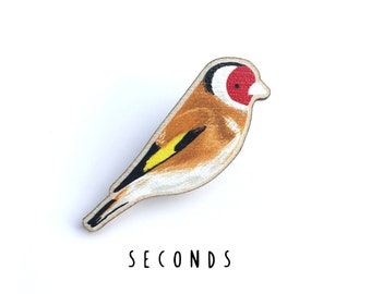 Épingle en bois chardonneret SECONDS - bois de source responsable - insigne animal mignon, oiseau de jardin coloré, broche animal, épinglette, nature