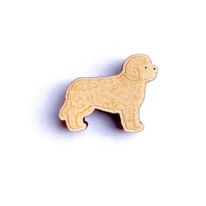 Puede incluir: Un recorte de madera de un perro marrón claro en posición de pie. El perro está mirando hacia la derecha y tiene un diseño simple y de dibujos animados.