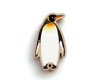 Pin de madera de pingüino rey - Origen responsable - Ilustración de pingüino adorable, pin de animal, broche de animal, animal de invierno, pájaro gracioso