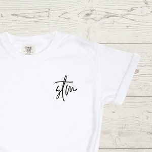 PitterAndGlink: {DIY Monogrammed T-shirts with Silhouette Heat