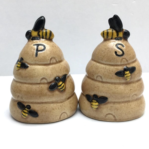 Vintage Ceramic Beehive Salt and Pepper Shakers Bee Kitchen Decor Collectible Bumblebee