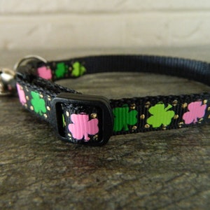 St Patrick&#39;s Day Mini Shamrocks on Black Kitten / Cat Collar