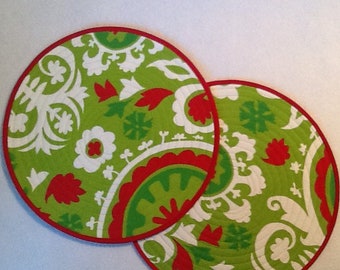 SALE PRICE  42.50 per set!    Abstract Print Red and Green on White Quilted   Christmas Placemats