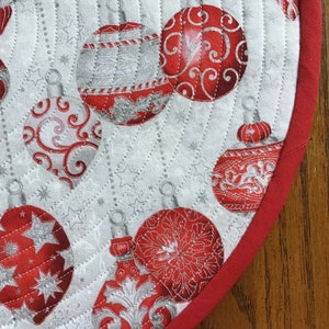 Red, Silver, Gray and White Elegant Christmas Placemat, Round Quilted Placemat, Sold in Sets of 2 (Napkins Sold Separetly)