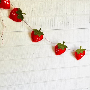 Strawberry Felt Garland // Summer Decor