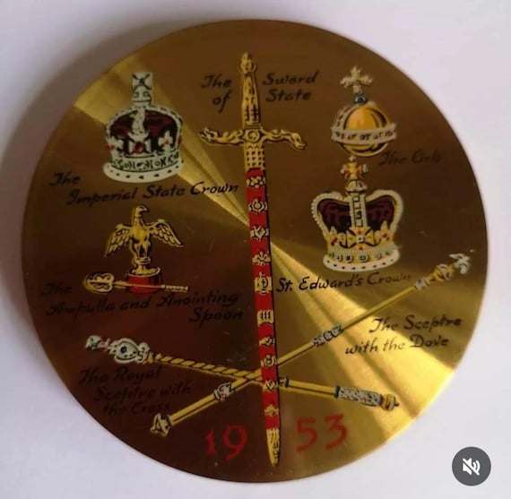 Queen Elizabeth's Coronation 1953. Calling vintage compact collectors fabulous piece of vintage vanity make up history.