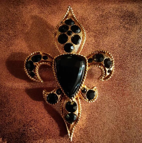 Vintage 70s Fleur-de-lis black rhinestone brooch unsigned but probably BSK - Steinberg, Slovitt, Kaslo, New York.