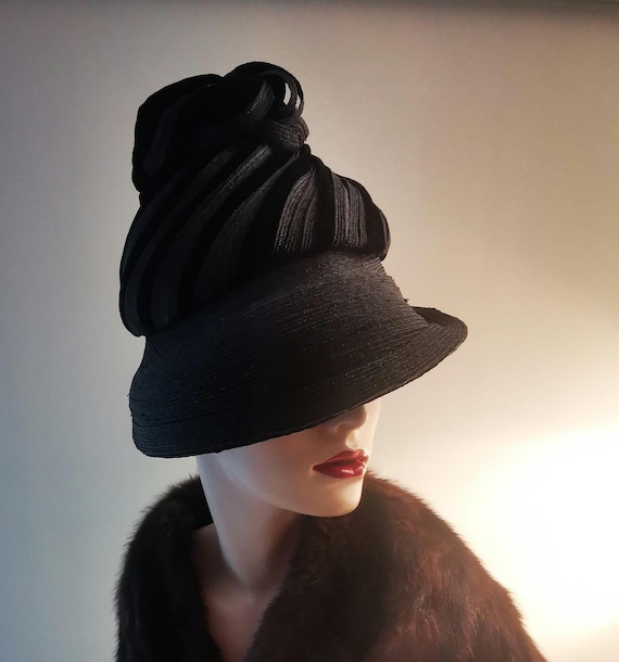 Rare! Vintage 40s Black Straw Ladies' Bonnet Hat with Velvet Conch Shell Spiral Design. High-end Designer. One of a Kind!