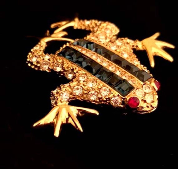 KJL Kenneth Jay Lane Frog Brooch Princess Cut Rhinestones. Frog brooch or Toad brooch Signed KENNETH©LANE