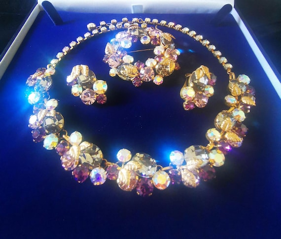 Vintage 50s/60s Amethyst, Pink, Smoky and Aurora Borealis Rhinestone Grape Vine Necklace, Earrings and reath Brooch Parure.