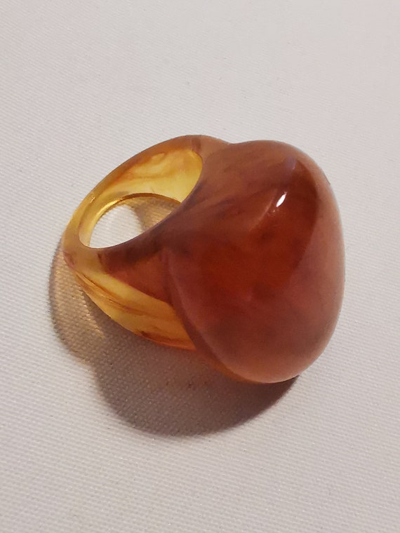 Sixties Vibe Huge Chunky Oversized Lozenge Swirled Caramel Resin Moulded Faux Amber Cocktail Ring.