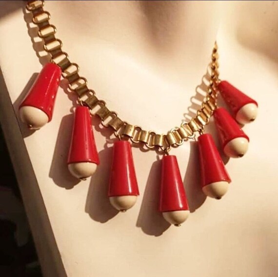 Vintage Art Deco Geometric Red and Cream Bell Cone Shaped Drops Book Chain Necklace