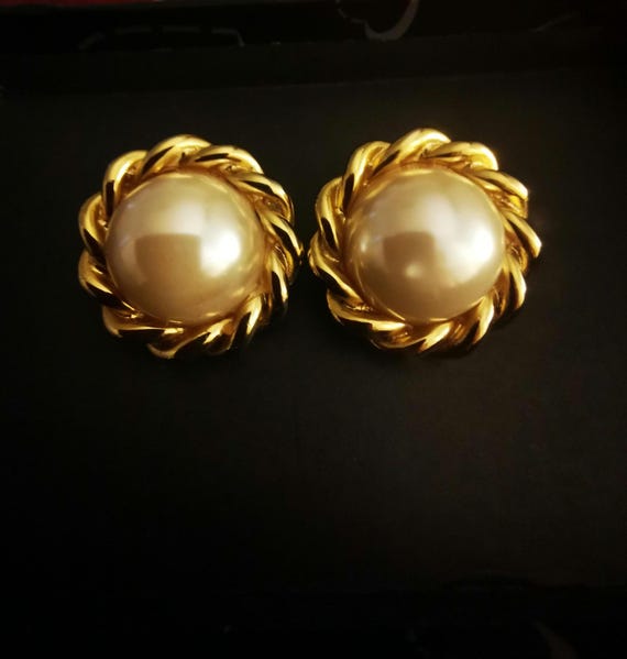 Vintage 80s Nautical Gold Rope Faux Pearl Clip-On Large Earrings 80s Runway Designer high-end unsigned. Condition:Mint