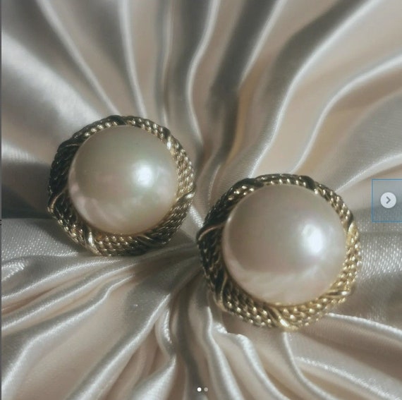 Vintage 80s Christian Dior White Iridescent Luster Faux Pearl Clip-on Earrings