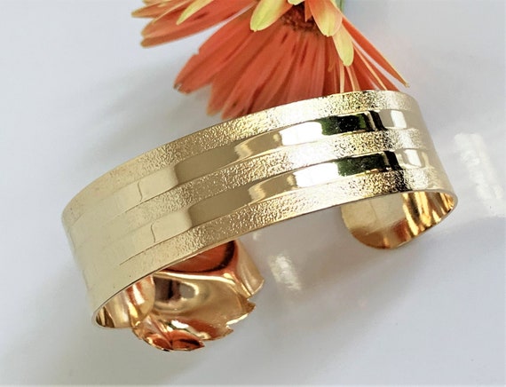 Textured and Ribbed Gold Tone Metal Oblong Cuff B… - image 9
