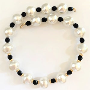 White Baroque Faux Pearl & Faceted Black Glass Bead 14&quot; Choker with Gold Tone Front Disc Beads - Made in USA