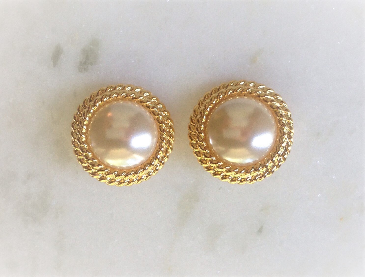 Amazon.com: Charisma 4mm Composite Pearl Earrings - Round