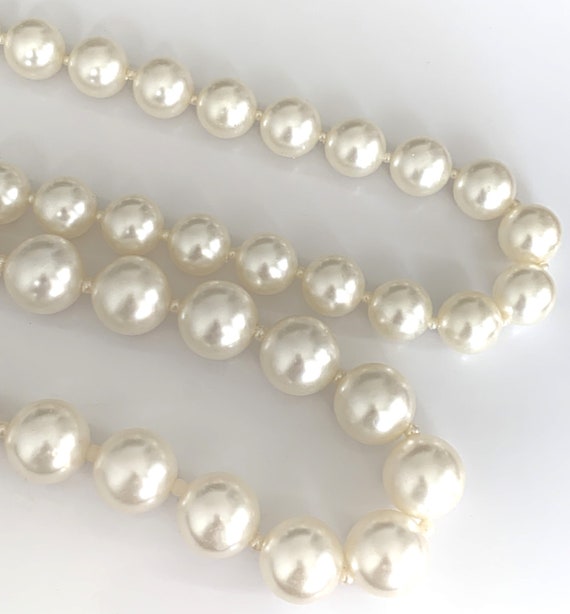 30" Chunky Imitation Pearl Necklace Separated by … - image 5