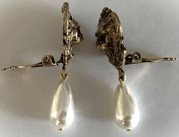 Roaring Lion Head and Pearl Teardrop Antique Gold… - image 3