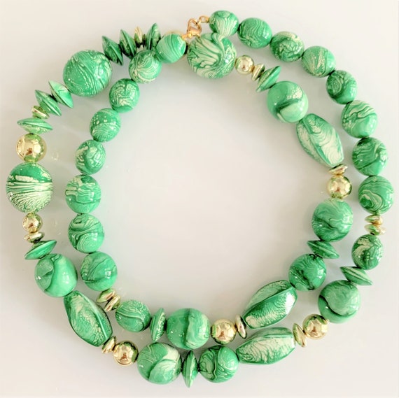 Chunky Green/White Marbled Lucite 30" Tapered Nec… - image 1