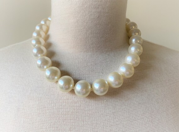 Chunky Imitation Pearl 19" Necklace with Mini Pea… - image 7