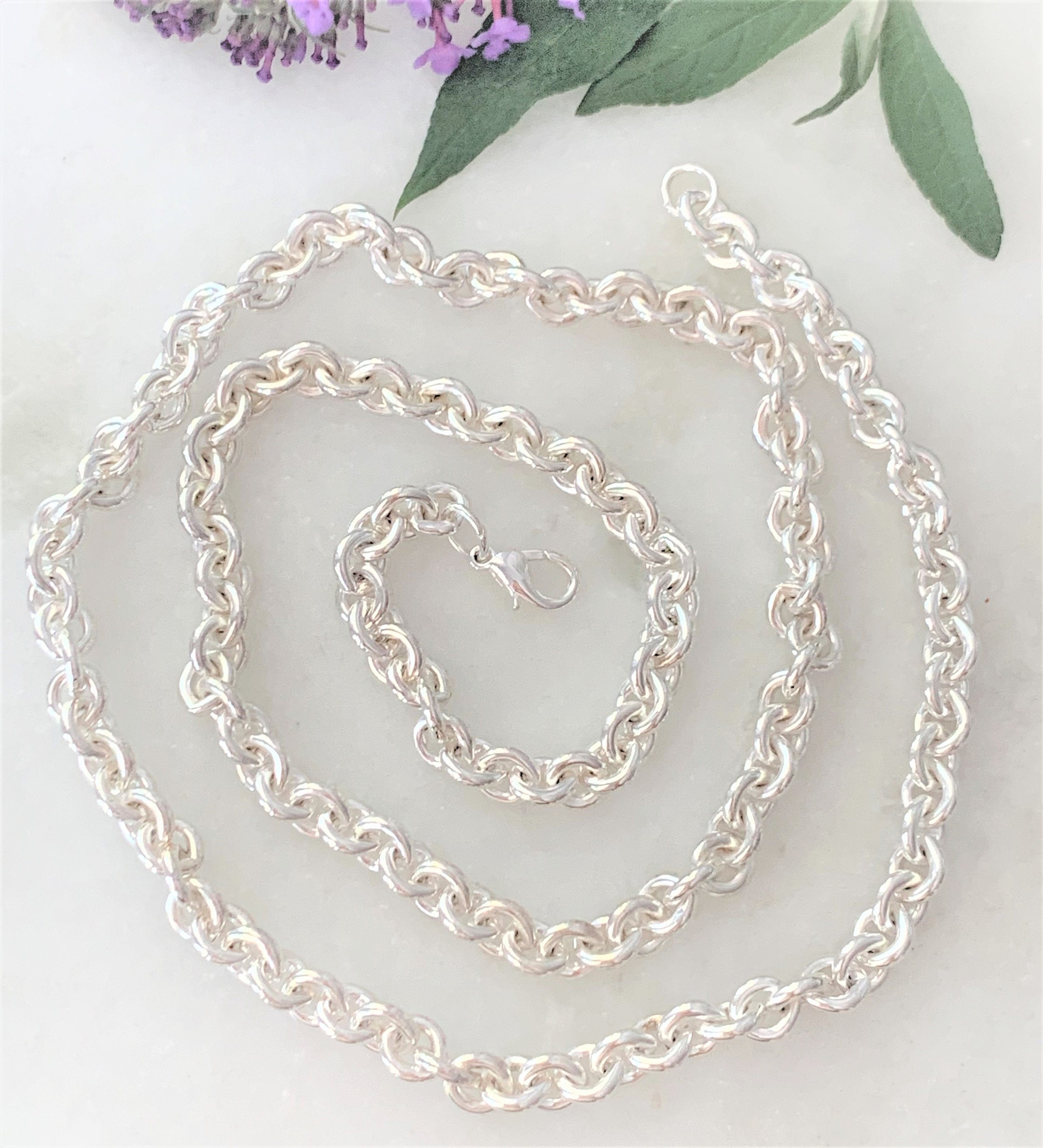 Necklace rồng 5 đầu - Đây là món phụ kiện vô cùng độc đáo với bộ sưu tập mang tính chất tôn vinh văn hóa châu Á. Hãy cùng xem hình ảnh này để cảm nhận vẻ đẹp rực rỡ của chiếc vòng cổ rồng 5 đầu này nhé!