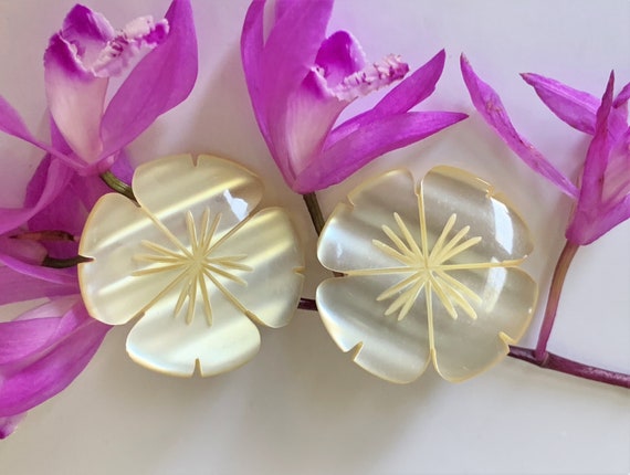 Carved Pastel Moonglow Lucite Flower Pierced Earr… - image 2