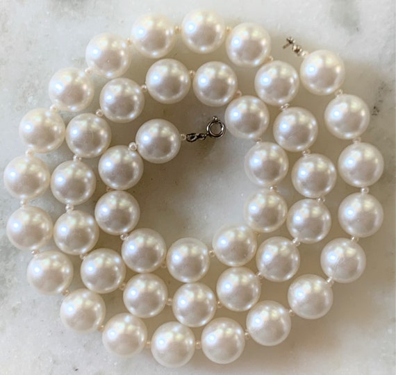 30" Chunky Imitation Pearl Necklace Separated by … - image 1