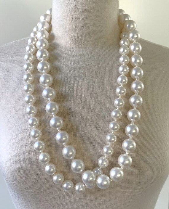 30" Chunky Imitation Pearl Necklace Separated by … - image 2