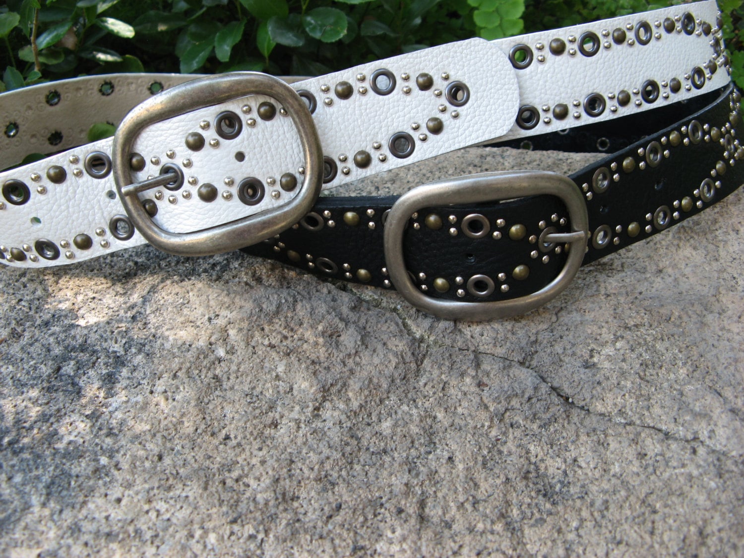 Studded Mixed Metal Leather Belt – Antique Silver Buckle  display picture 3