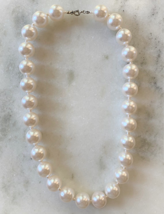 30" Chunky Imitation Pearl Necklace Separated by … - image 6
