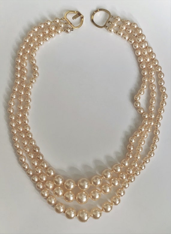 Elegant 3 Strand Glass Pearl Necklace with Large … - image 10