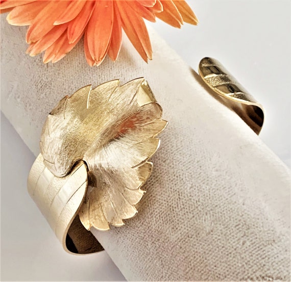 Textured and Ribbed Gold Tone Metal Oblong Cuff B… - image 3