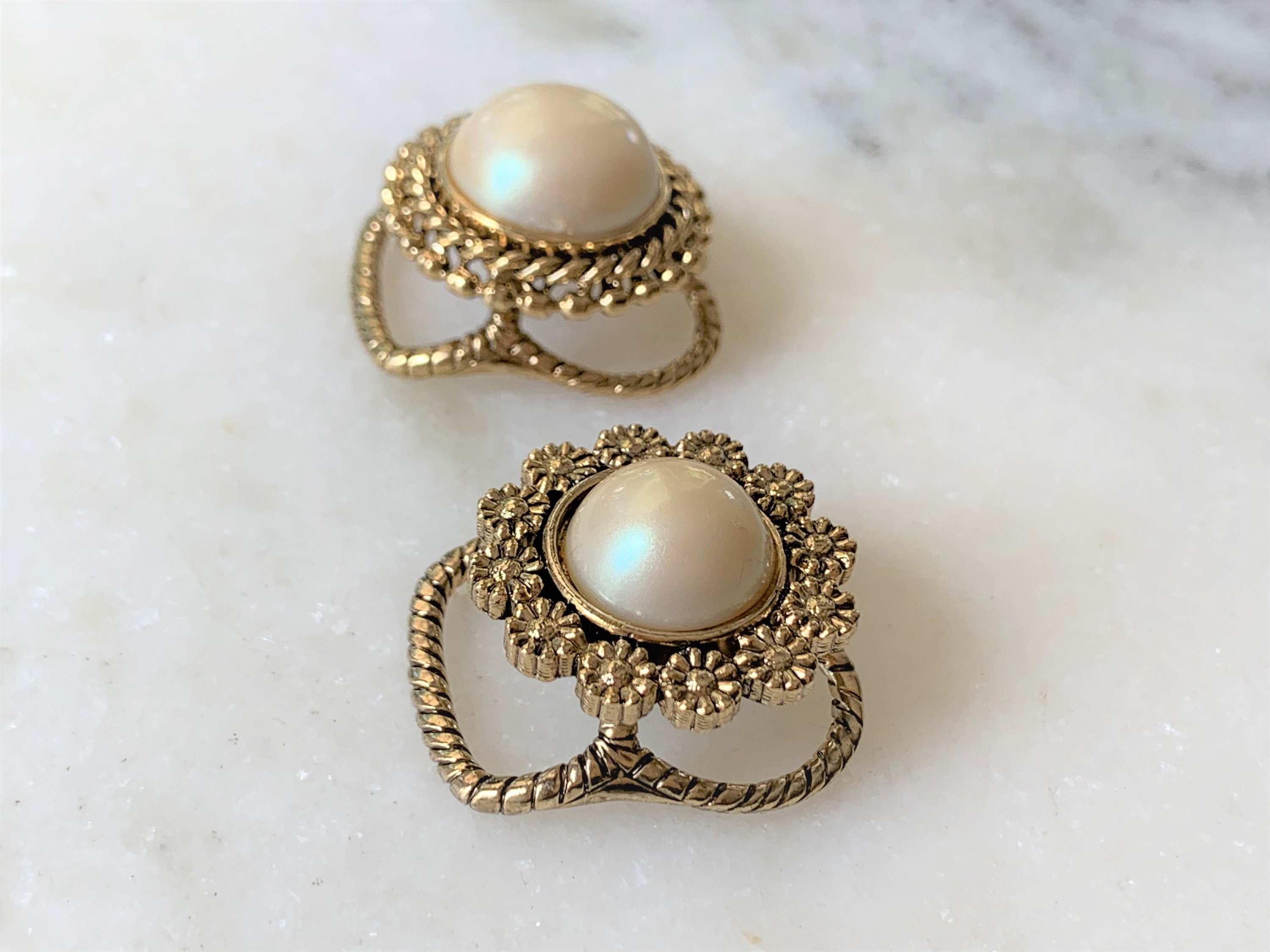 1pc Gold-tone Pearl Scarf Clip For Women