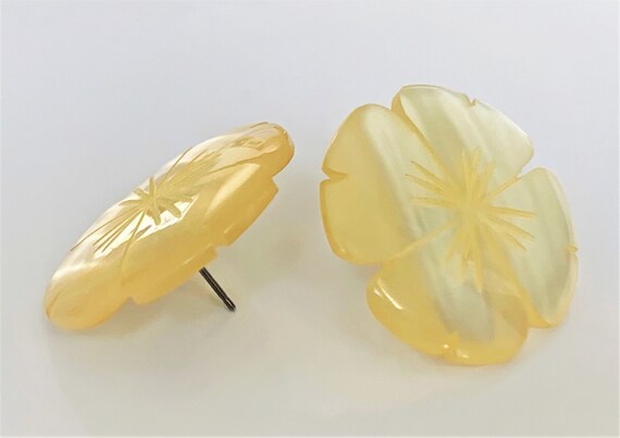 Carved Pastel Moonglow Lucite Flower Pierced Earr… - image 7