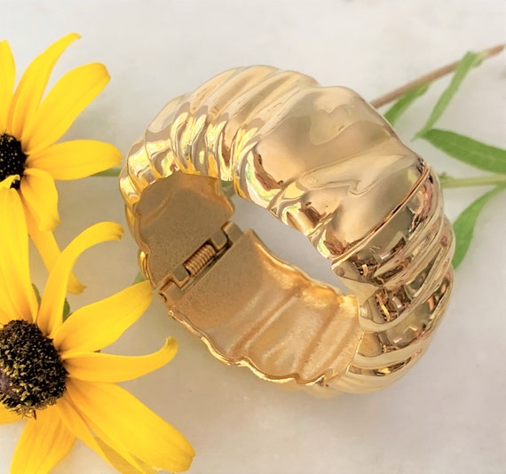 Rippled Spring Hinged Oval Bangle Bracelet in Pol… - image 3