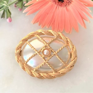 Large Oval Pearl Brooch with Gold Tone Twisted Rope Oval Frame & Lattice Top with Small Center Pearl - Made in USA