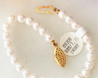 Vintage 6MM Ivory Hand Strung Simulated Pearl Bracelet with Gold Tone Fishhook Clasp - 7 1/4"