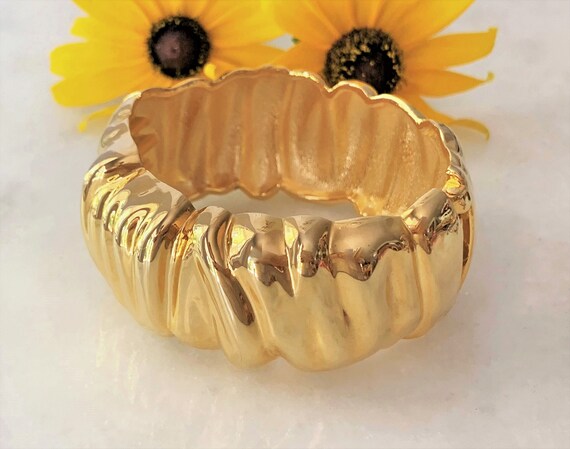 Rippled Spring Hinged Oval Bangle Bracelet in Pol… - image 5