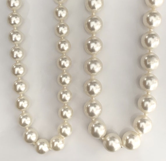 30" Chunky Imitation Pearl Necklace Separated by … - image 4