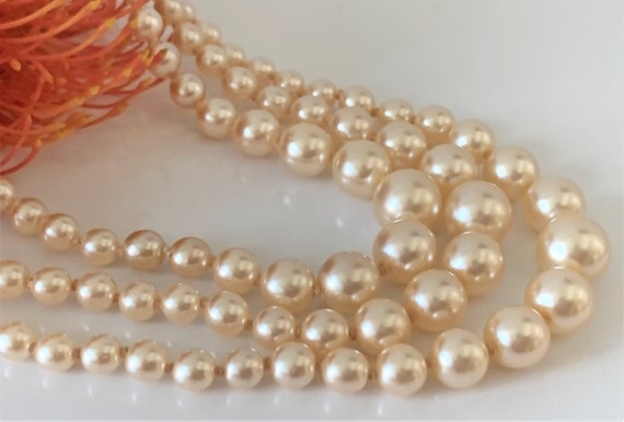 Elegant 3 Strand Glass Pearl Necklace with Large … - image 4