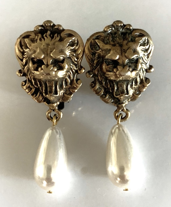 Roaring Lion Head and Pearl Teardrop Antique Gold… - image 2