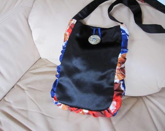 Petit sac  en satin noir, rouge et bleu