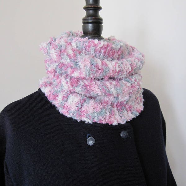 Snood, col, tour de cou tricoté en douce laine rose, fuchsia, blanc, gris