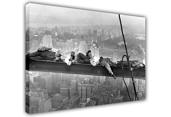 Ikonischen Schwarz Weiss Foto Napping Atop A Skyscraper Gerahmt Etsy