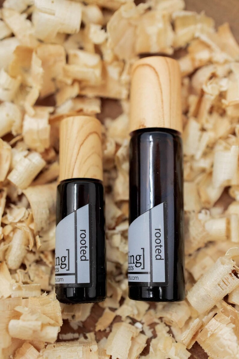 NUOVO profumo Rooted: sandalo, ambra, legno di cashmere, fava tonka - Roll-On senza alcol immagine 8