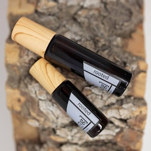 NUOVO profumo Rooted: sandalo, ambra, legno di cashmere, fava tonka - Roll-On senza alcol immagine 1