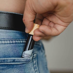 NUOVO profumo Rooted: sandalo, ambra, legno di cashmere, fava tonka - Roll-On senza alcol immagine 11